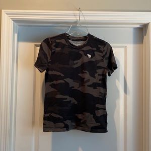ABERCROMBIE & FITCH KIDS boys Camo T size 13/14